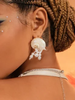 Ajaz Seashell Pearl Earrings