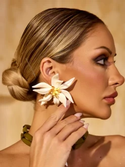 Bexiron Rhinestone Flower Earrings