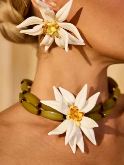 Bohemian Flower Necklace